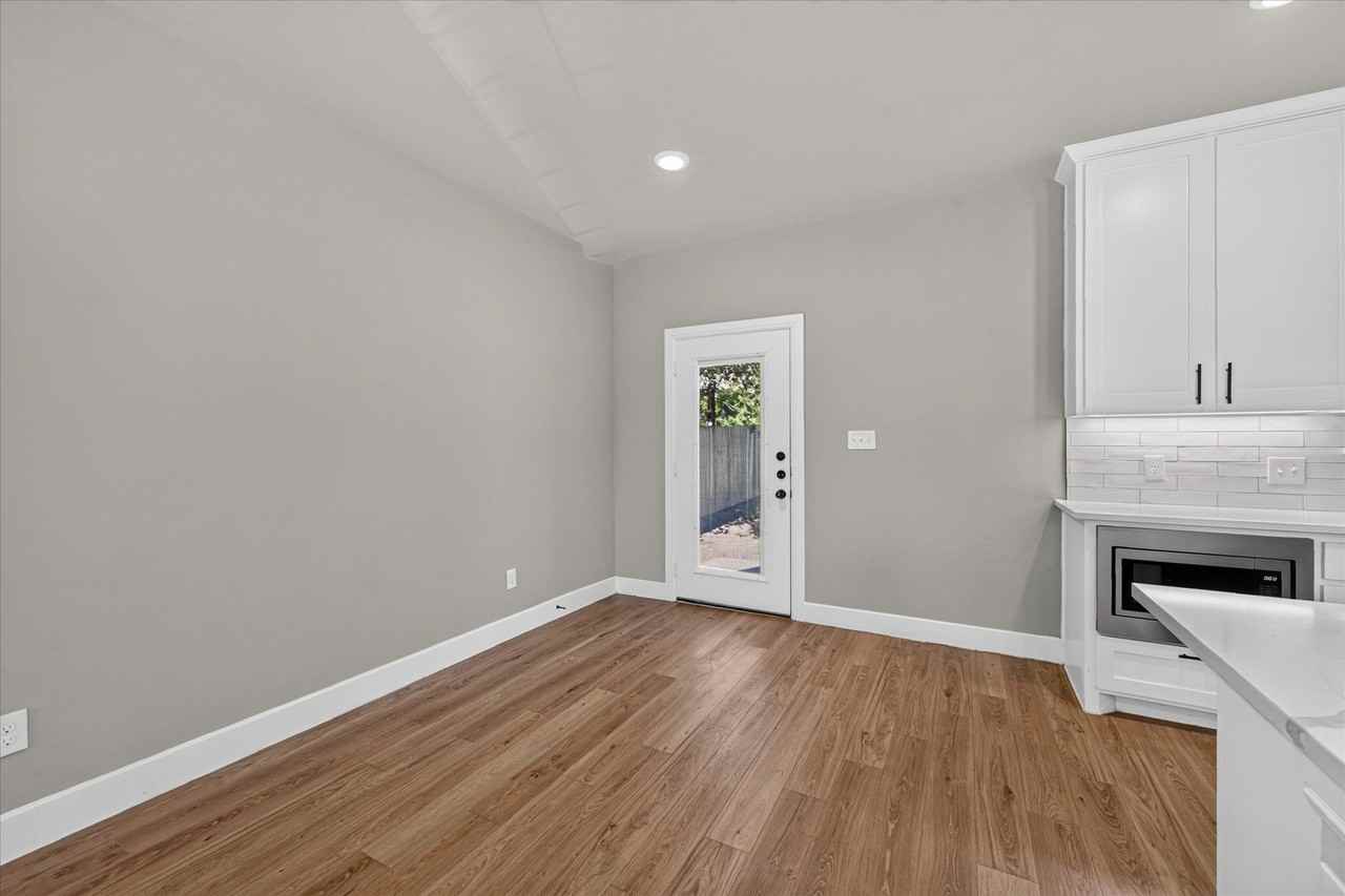 423 W Monterey St - Photo 6 of 29