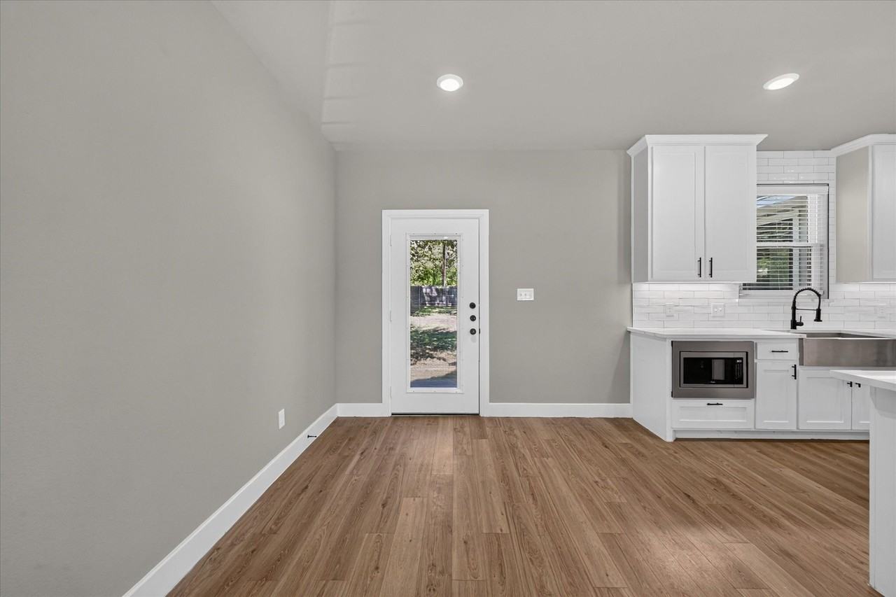 423 W Monterey St - Photo 7 of 29