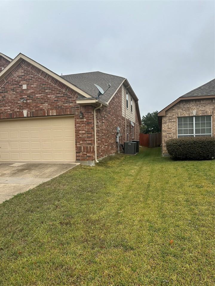 2708 Cumberland Trl - Photo 3 of 27