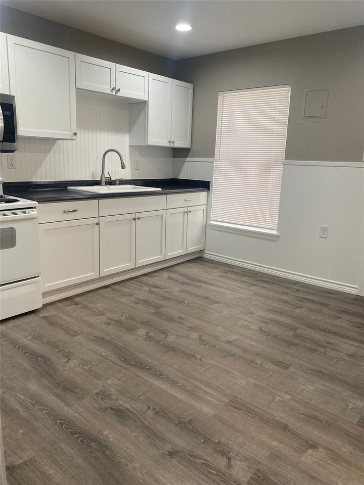 1222 S Lamar St - Photo 3 of 16
