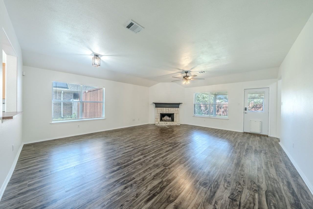 117 Shadybrook Dr - Photo 3 of 30