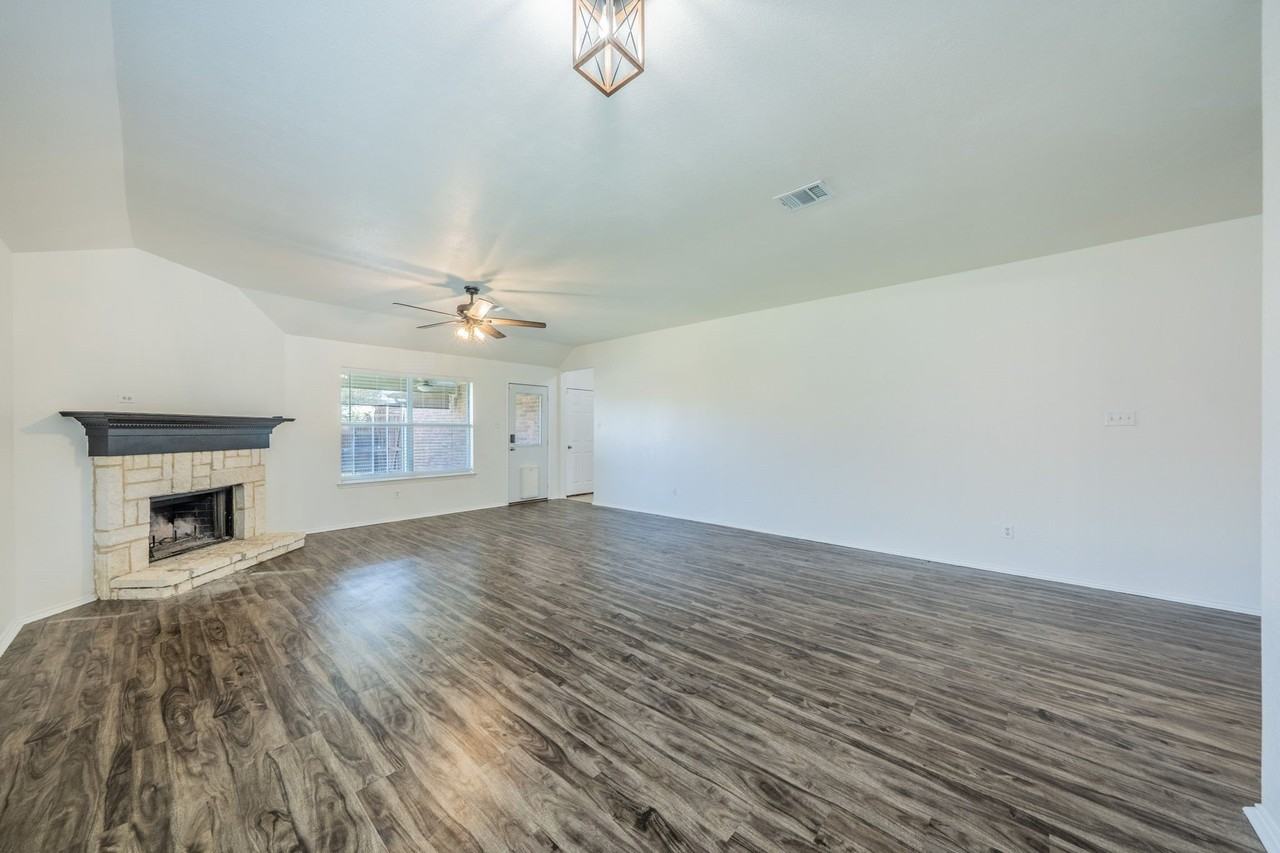 117 Shadybrook Dr - Photo 4 of 30