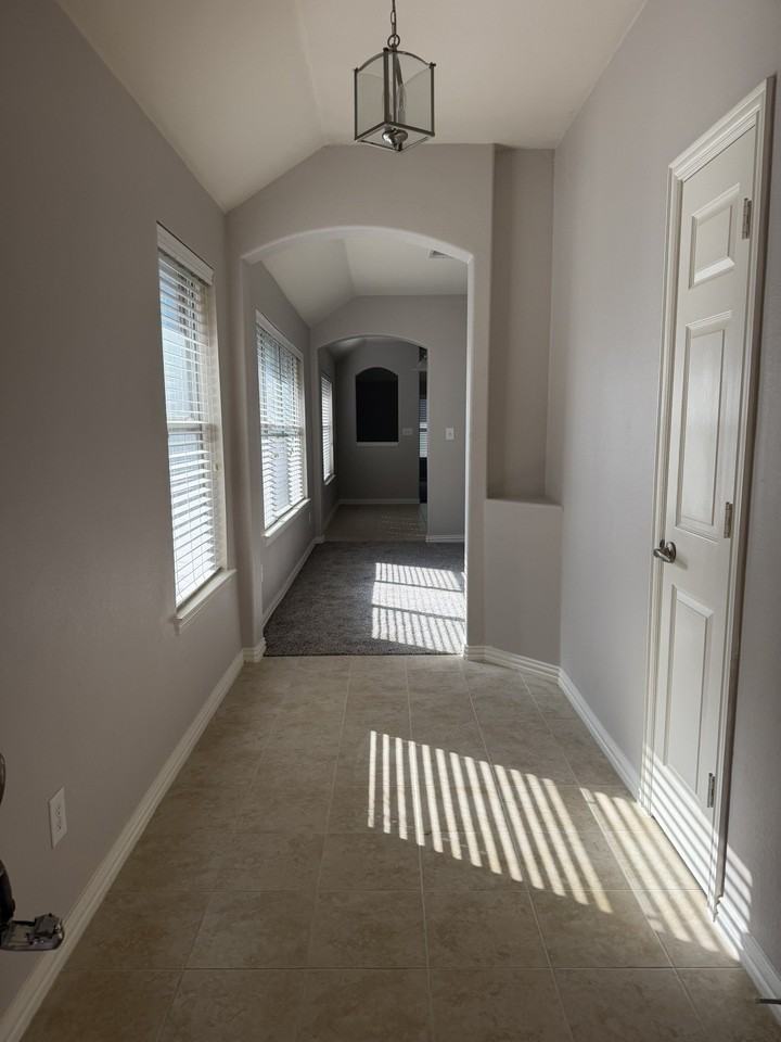 8101 Juliette Dr - Photo 4 of 20