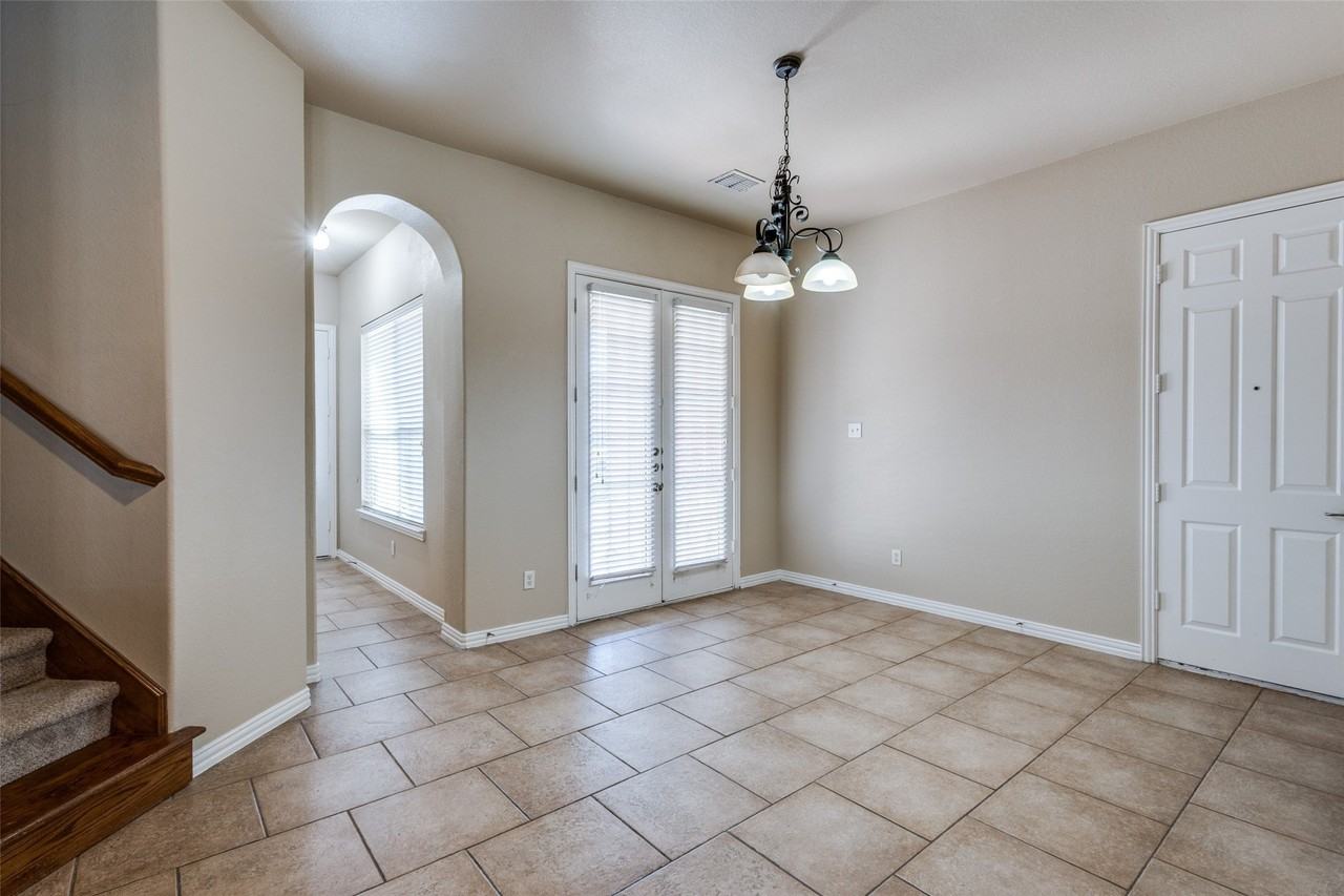 7204 Meredith Ct - Photo 7 of 24