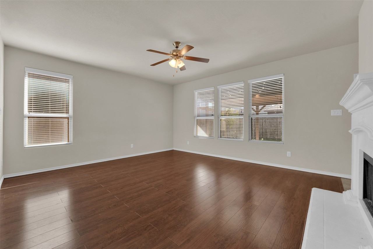 1836 Velarde Rd - Photo 5 of 28
