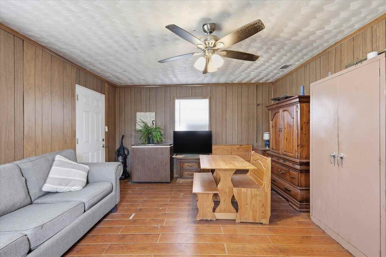 6807 Prosper St - Photo 5 of 30