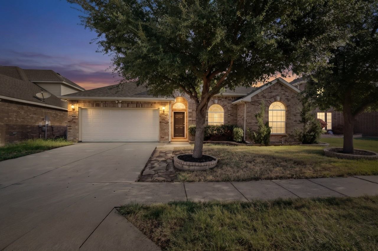 14908 Riverside Dr - Photo 3 of 40