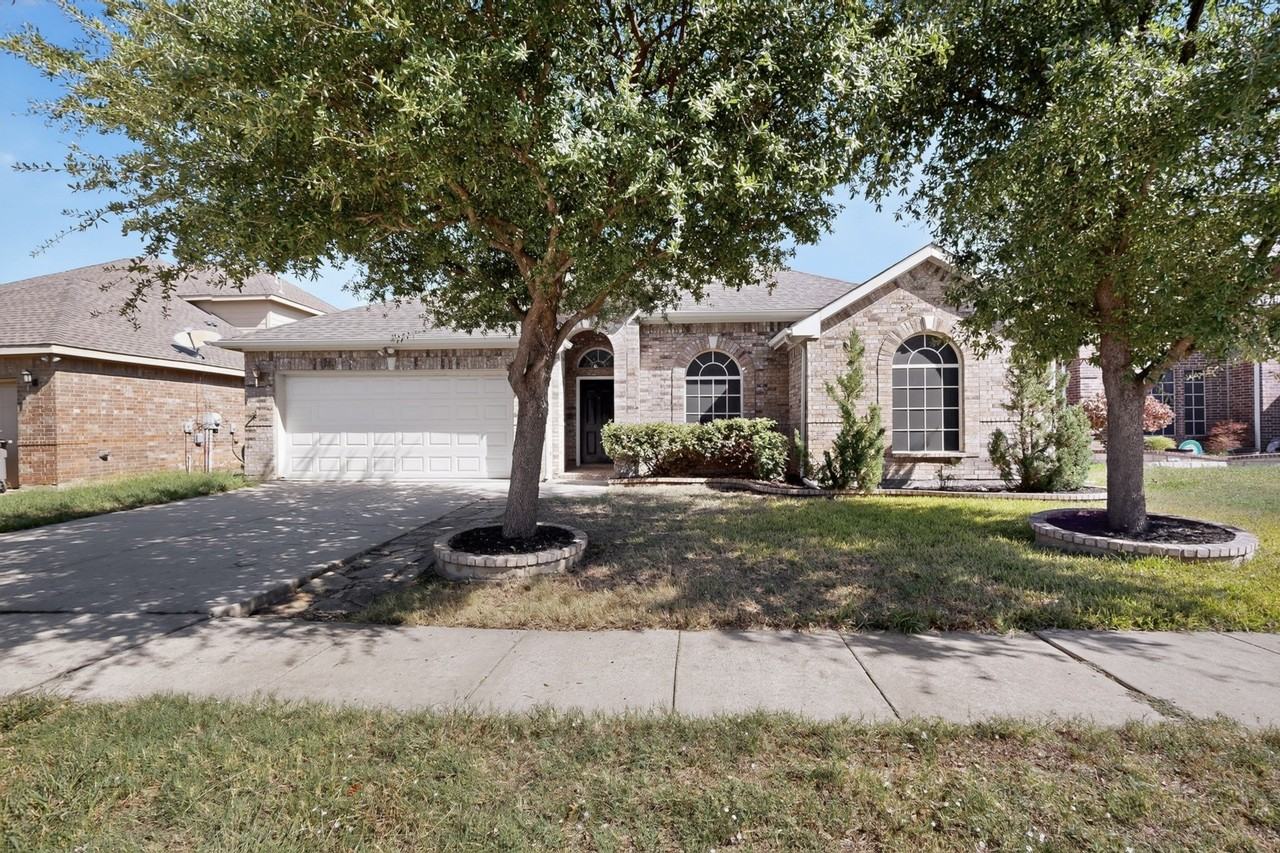 14908 Riverside Dr - Photo 5 of 40