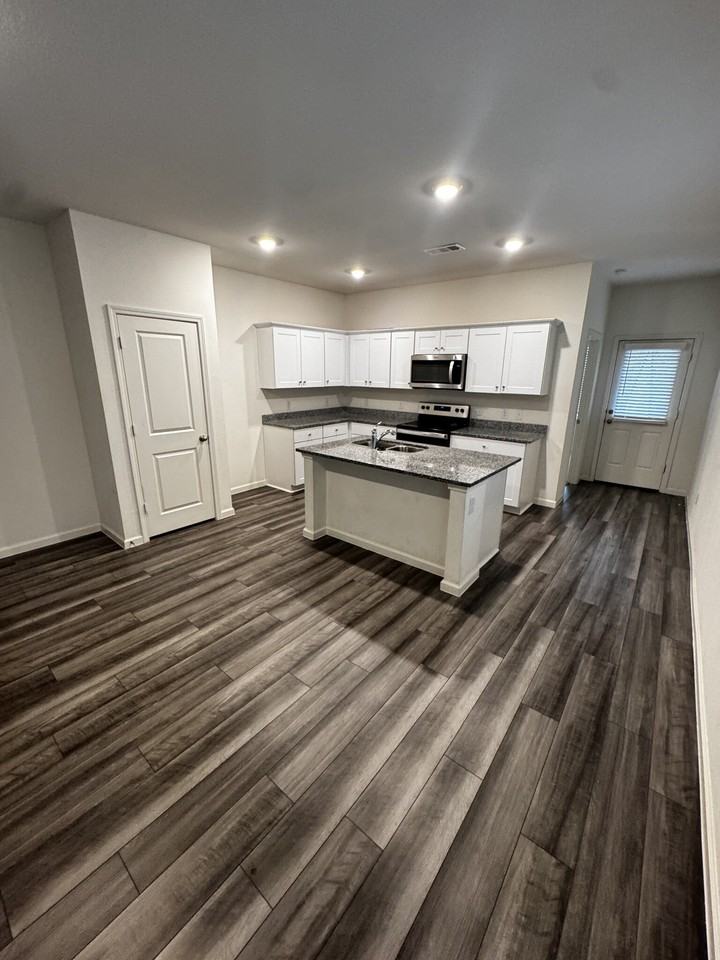 1813 Chapel Hill Rd - Photo 5 of 20
