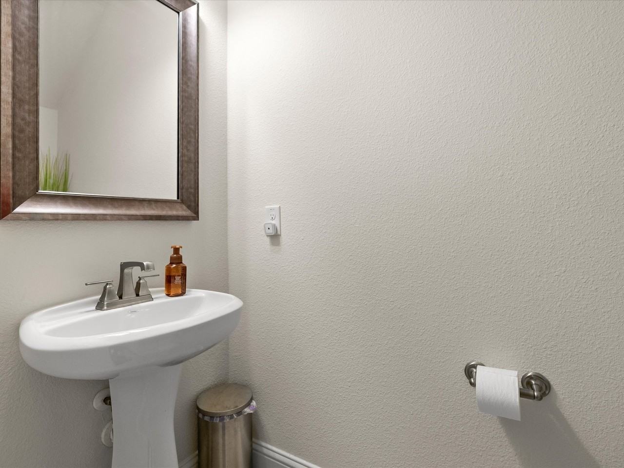 4909 Shore Crest Dr - Photo 7 of 34