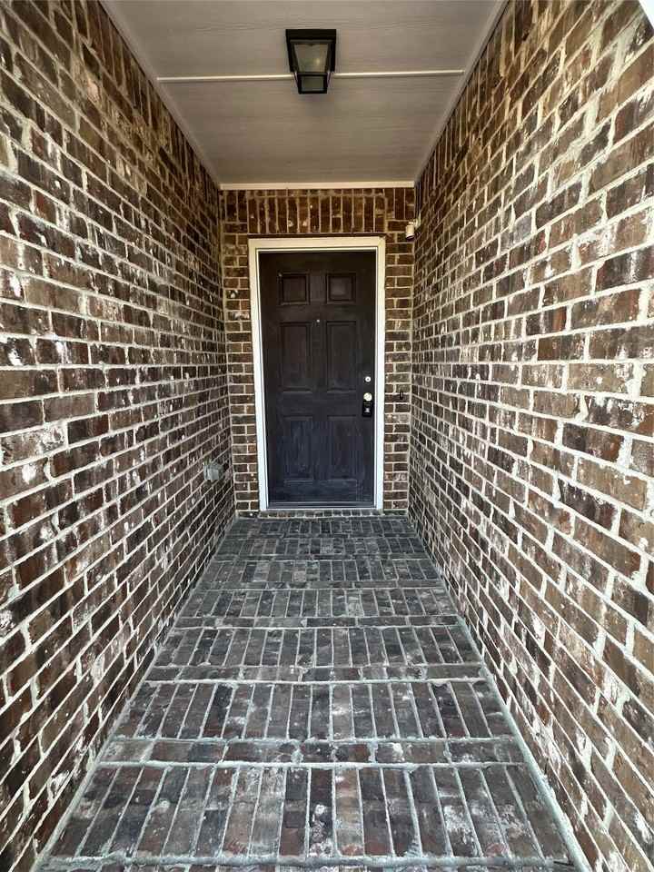 1813 6th St - Photo 3 of 40
