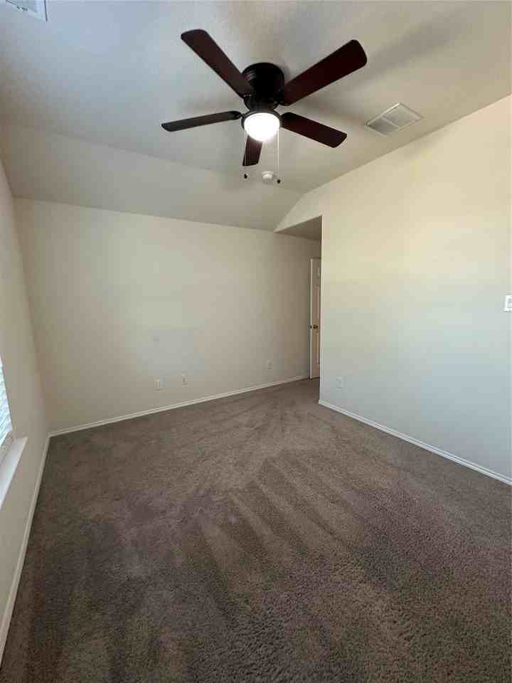 1813 6th St - Photo 5 of 40