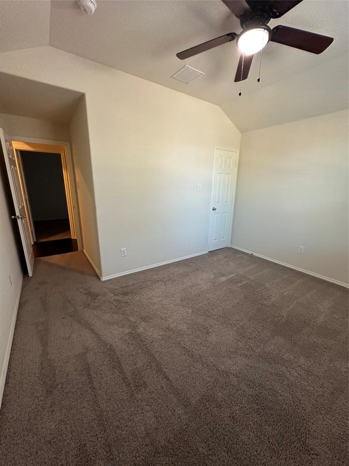 1813 6th St - Photo 7 of 40
