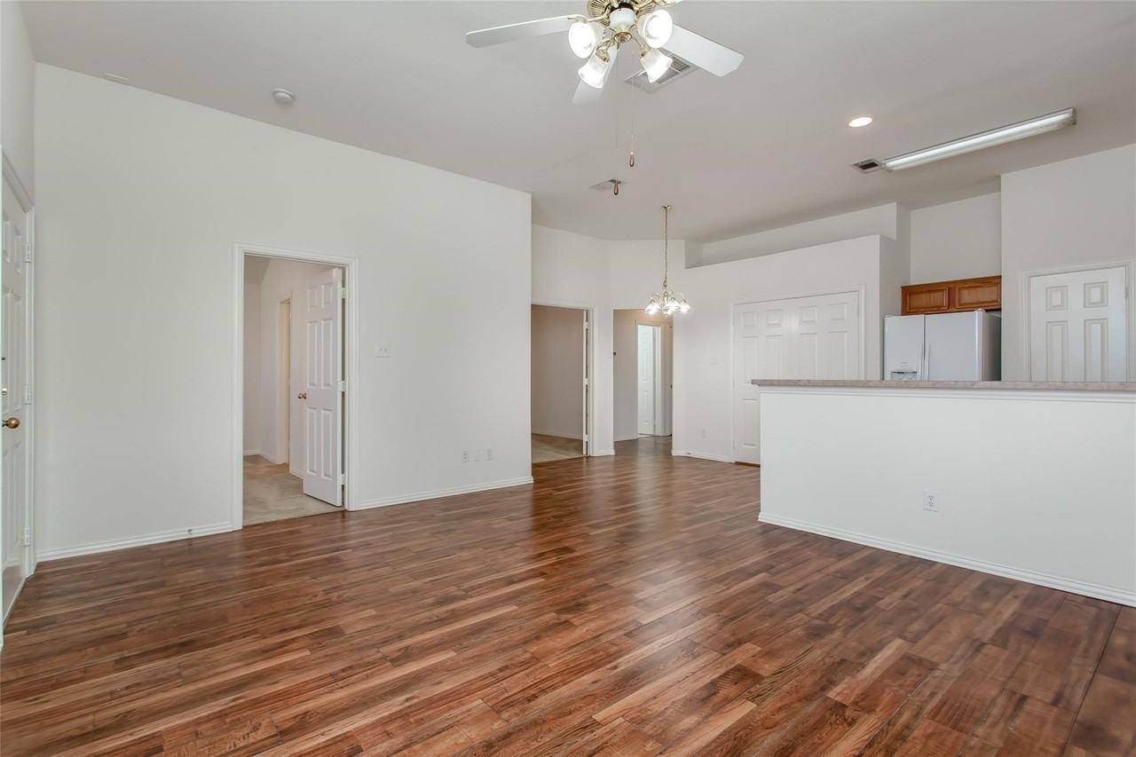 1727 Preston On The Lake Blvd - Photo 5 of 25