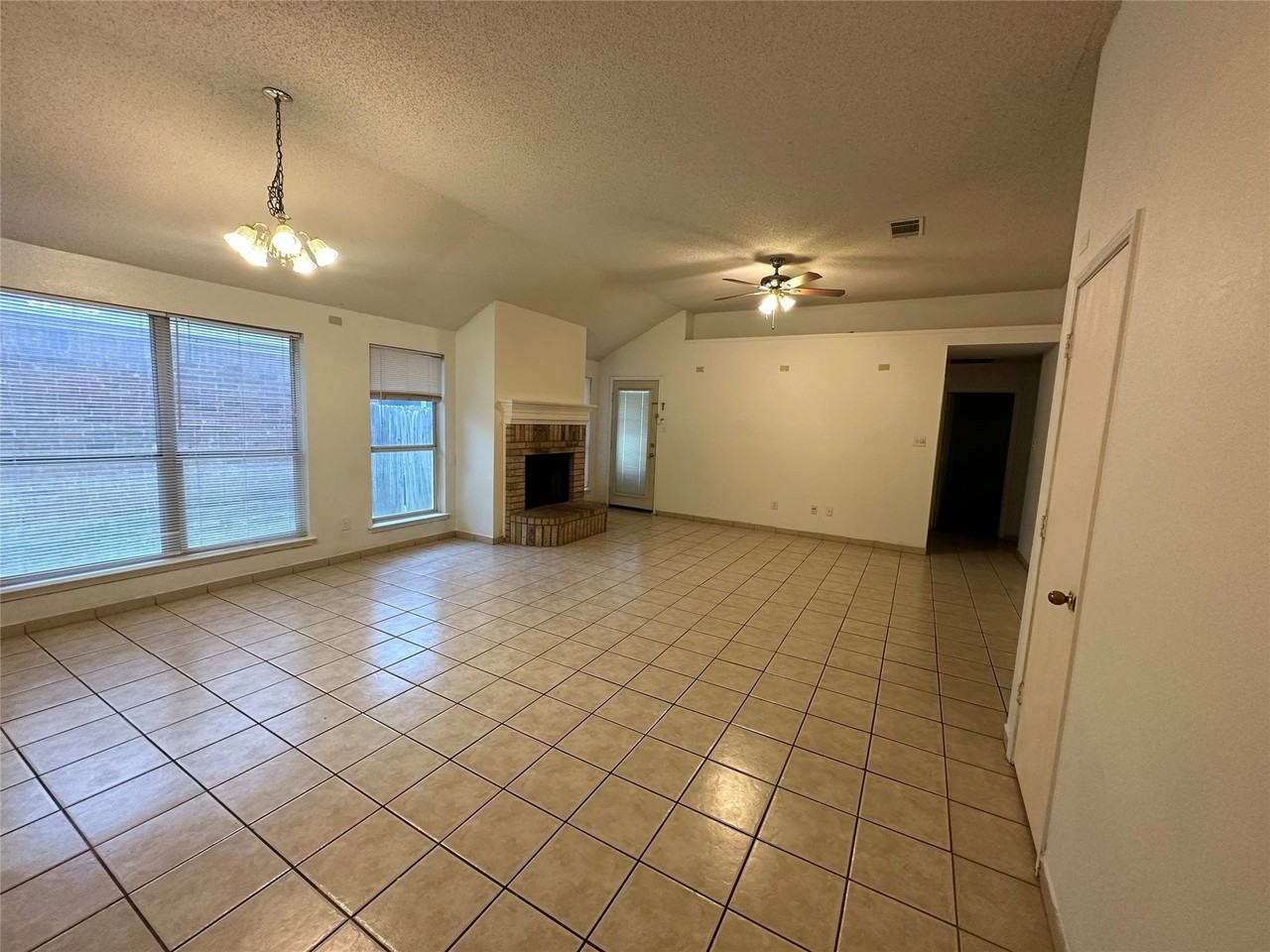12216 Rolling Ridge Dr - Photo 4 of 5