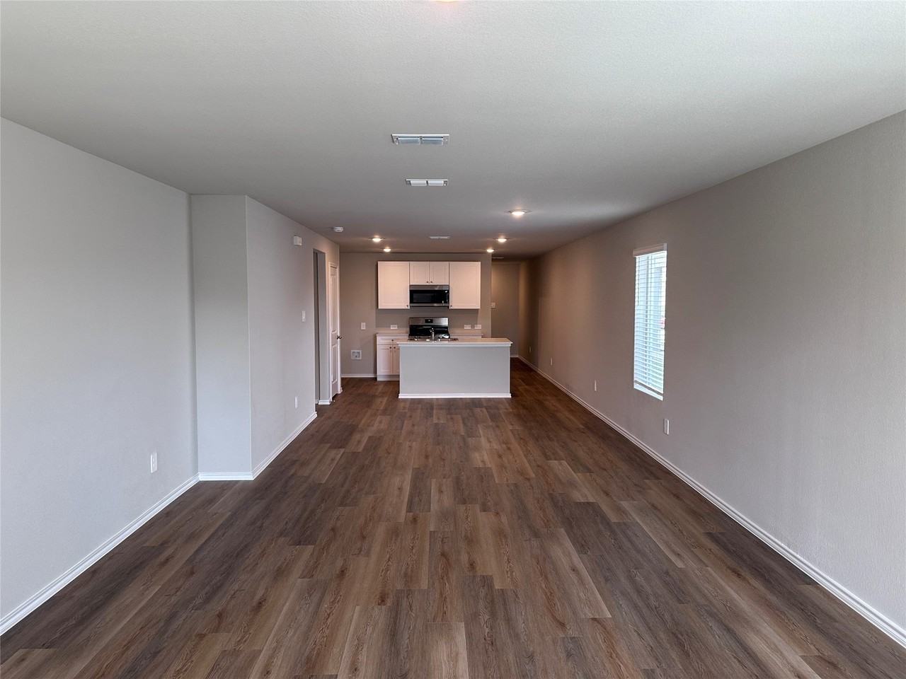 5549 Rollins Dr - Photo 3 of 15