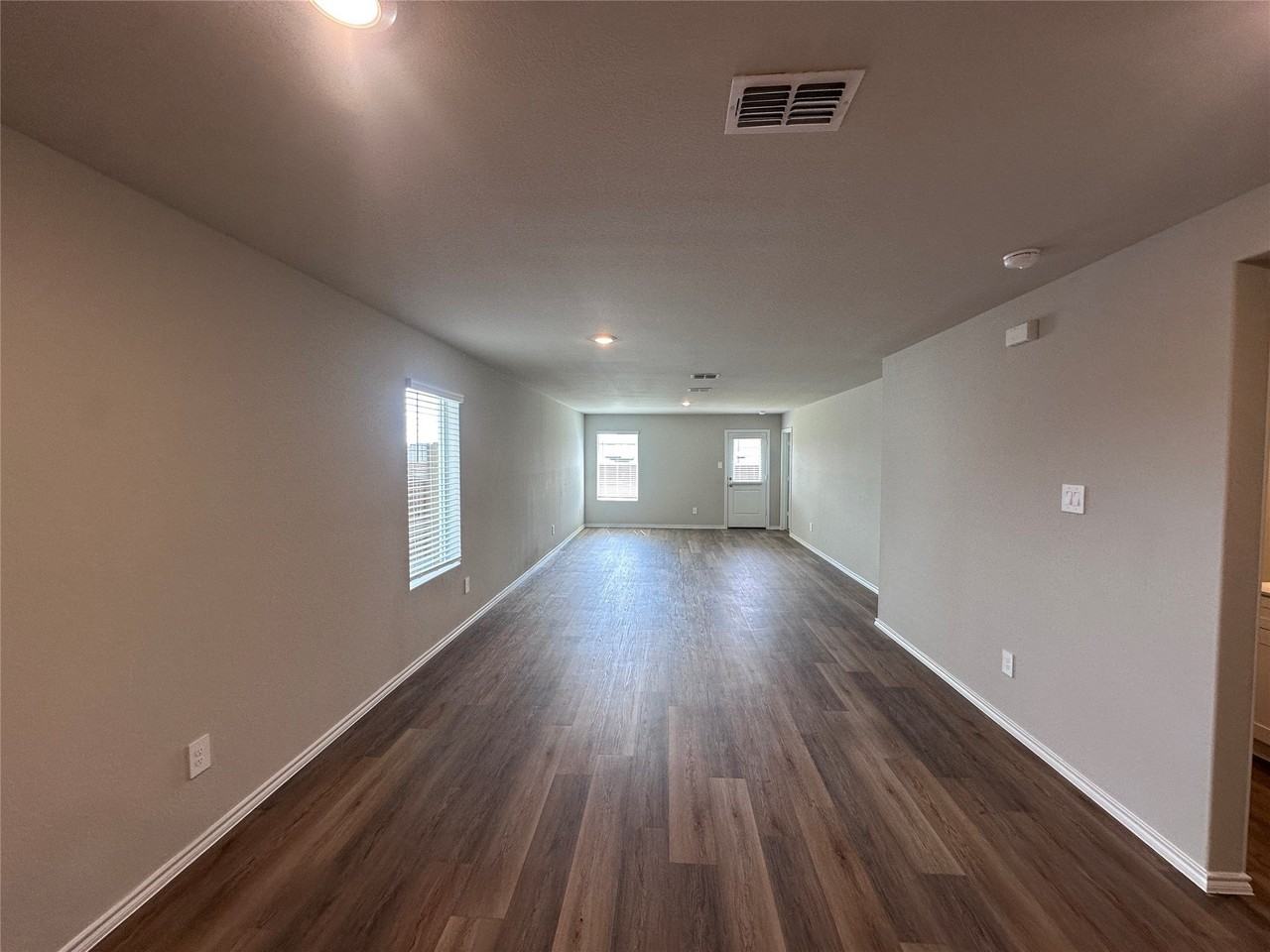 5549 Rollins Dr - Photo 4 of 15