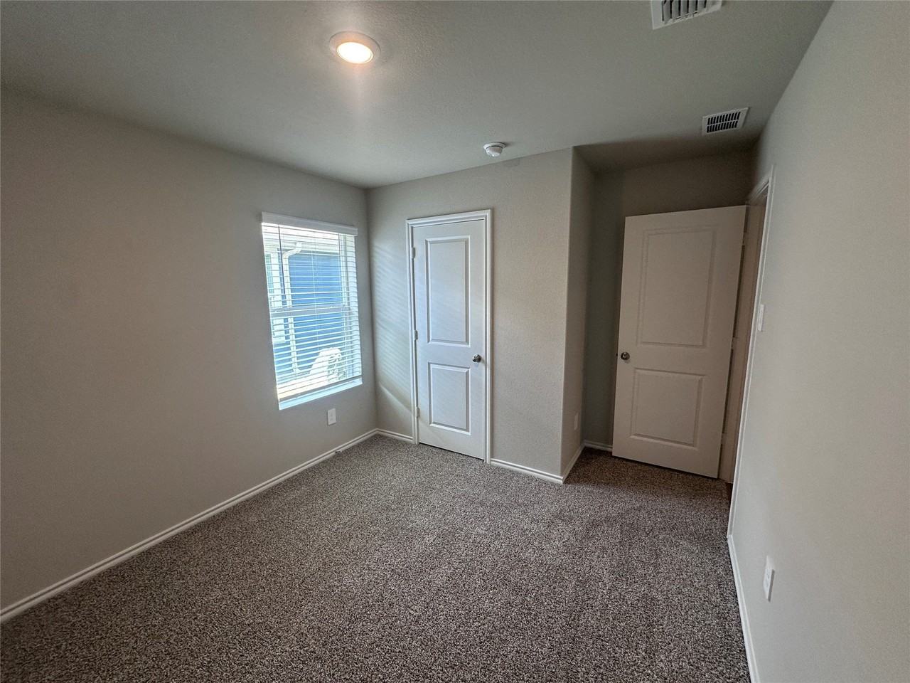 5549 Rollins Dr - Photo 6 of 15