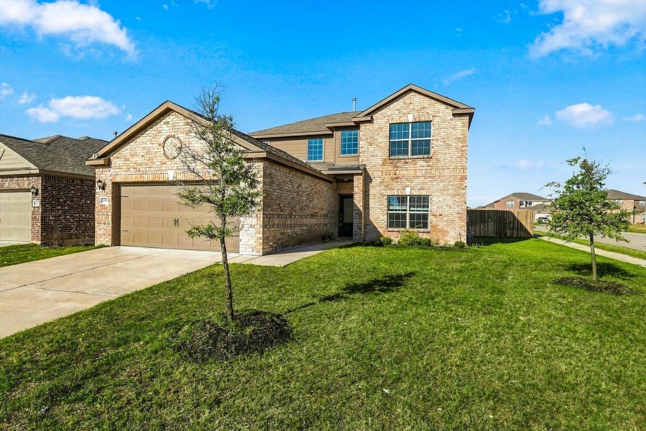 2029 Yarbrough Dr - Photo 2 of 22