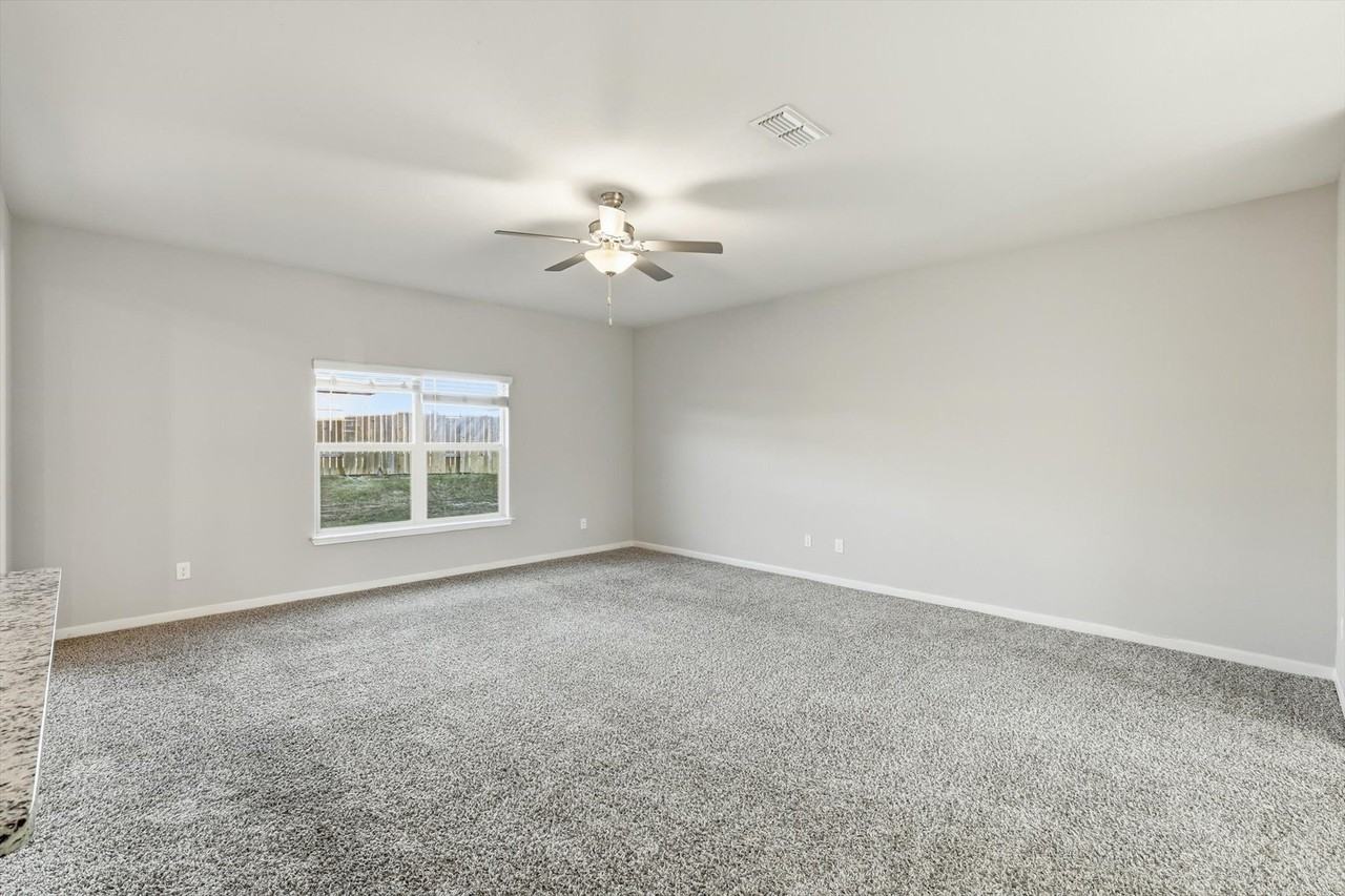 2029 Yarbrough Dr - Photo 4 of 22