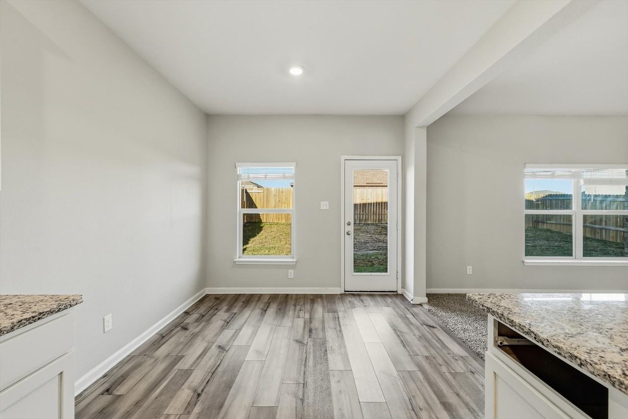 2029 Yarbrough Dr - Photo 5 of 22