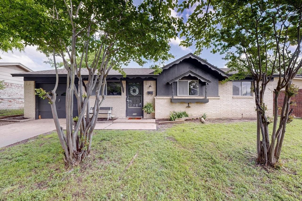 304 Nw Summercrest Blvd - Photo 2 of 25