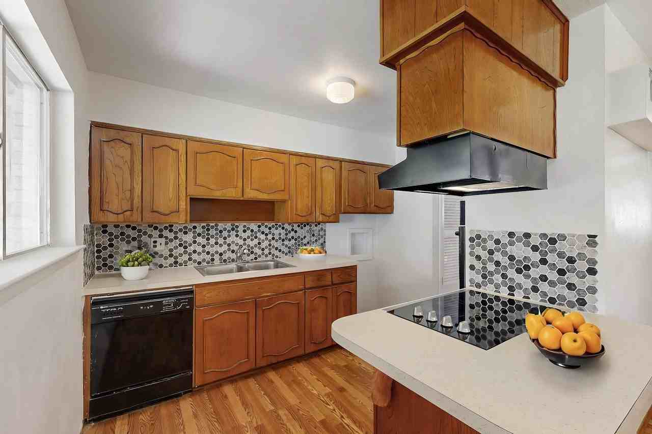 304 Nw Summercrest Blvd - Photo 6 of 25