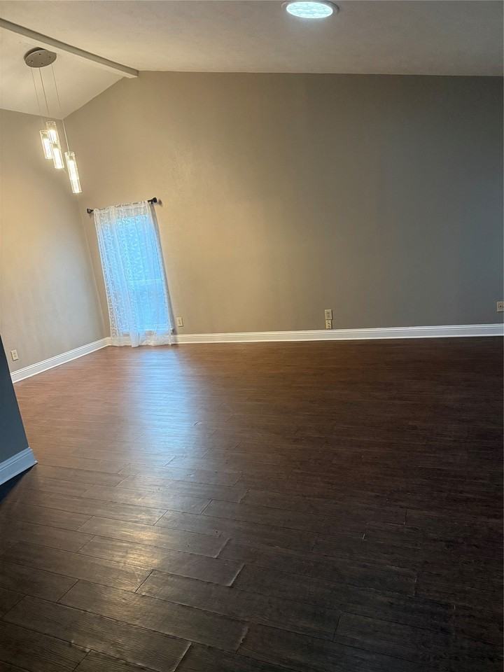 306 Timberleaf Dr - Photo 2 of 15