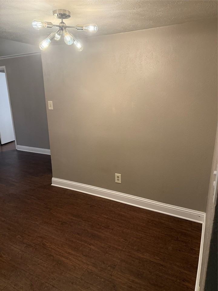 306 Timberleaf Dr - Photo 3 of 15