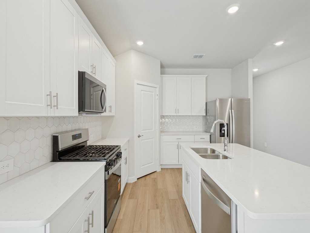6207 Castamere Dr - Photo 4 of 22