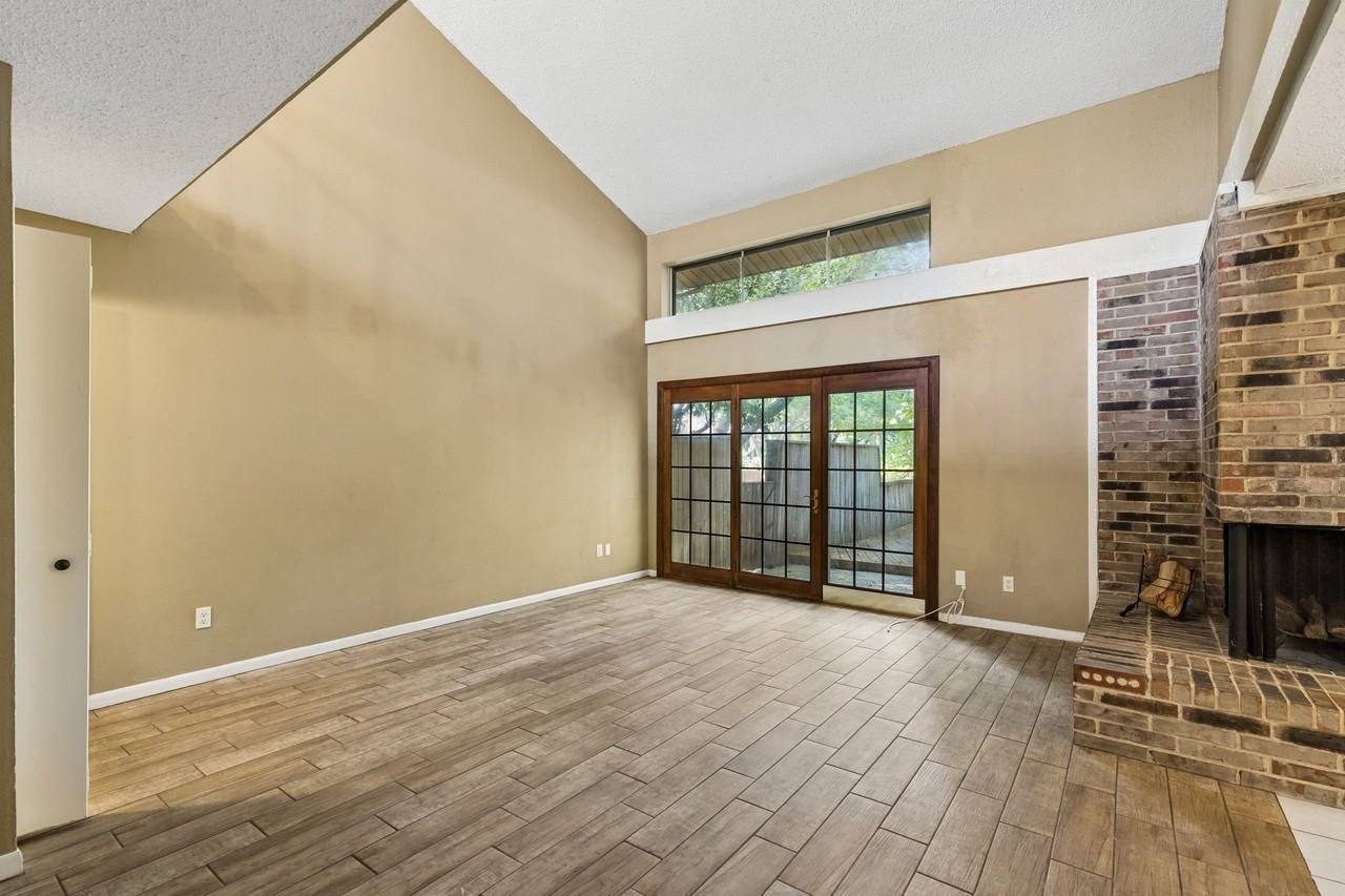 1806 Lakecrest Ct - Photo 4 of 37