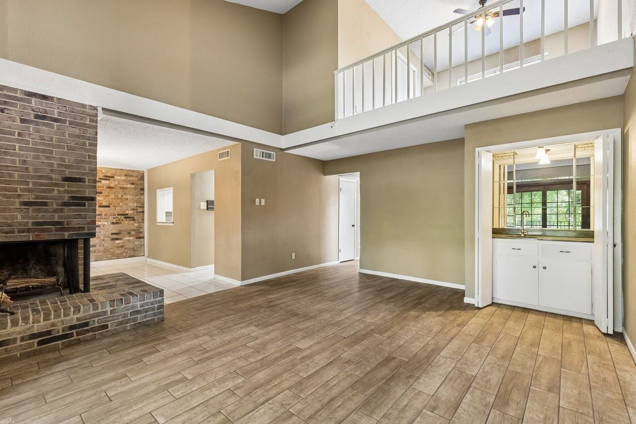 1806 Lakecrest Ct - Photo 5 of 37