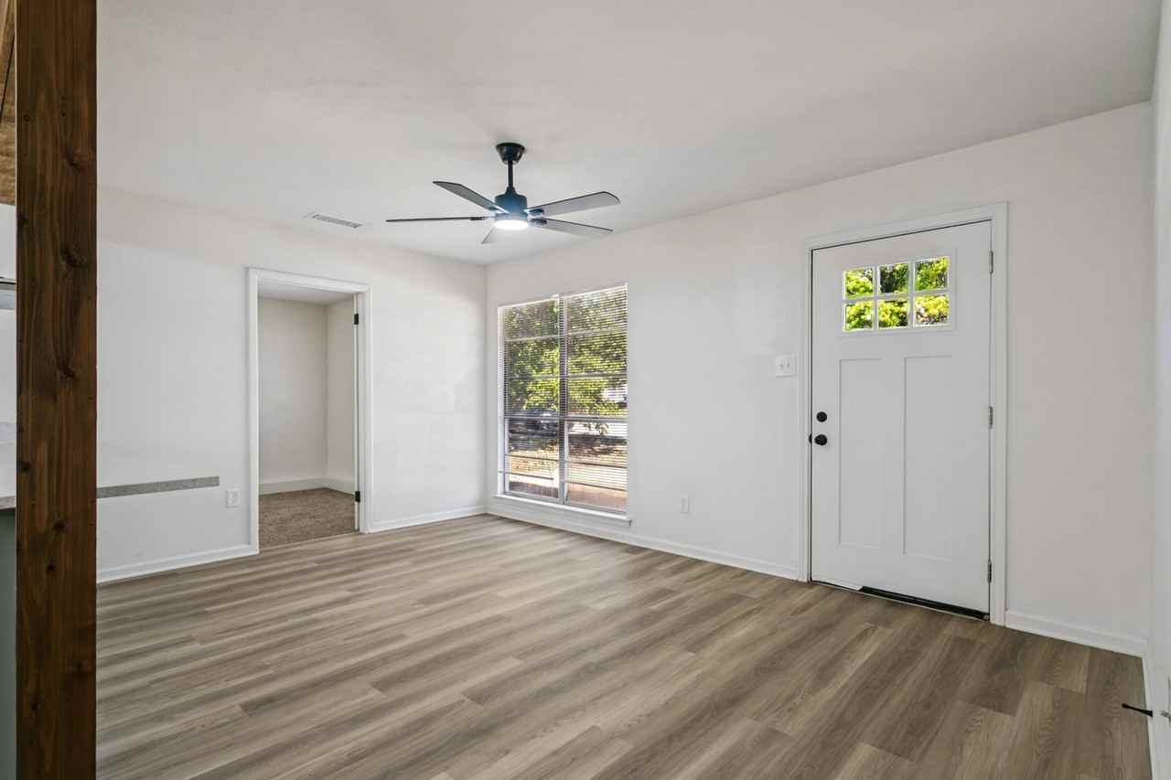 404 Limestone Dr - Photo 2 of 22