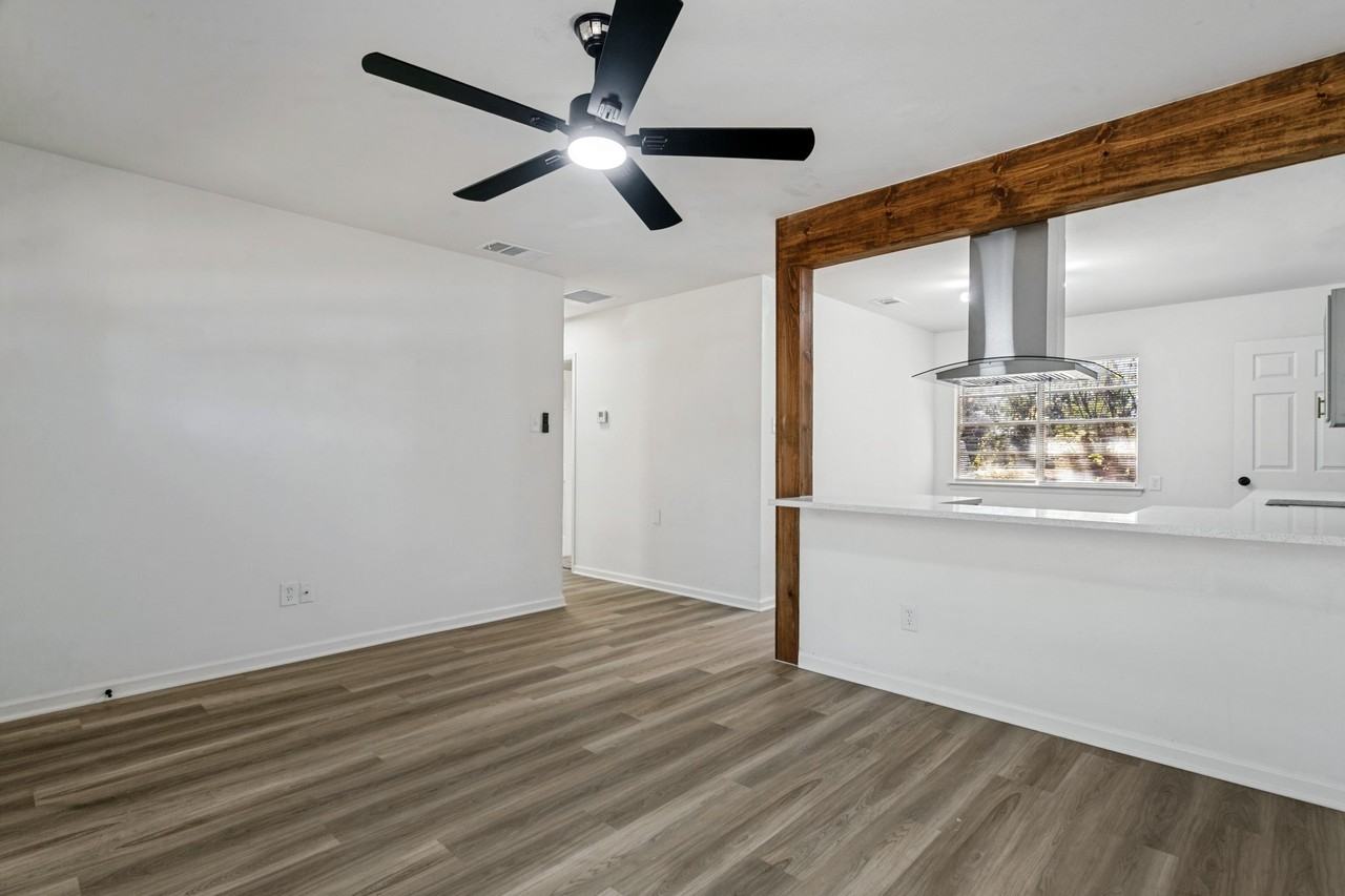 404 Limestone Dr - Photo 4 of 22
