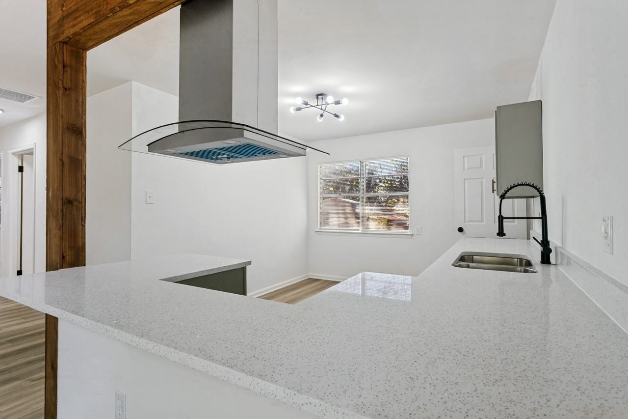 404 Limestone Dr - Photo 6 of 22