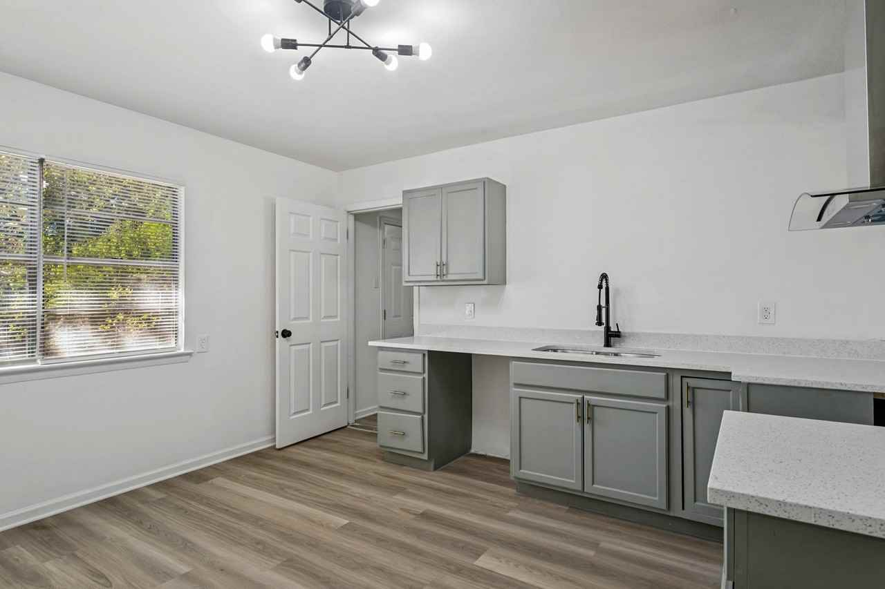 404 Limestone Dr - Photo 7 of 22