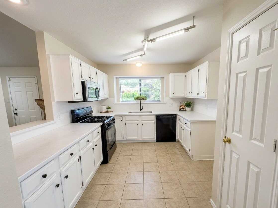 5028 Coker Dr - Photo 4 of 11
