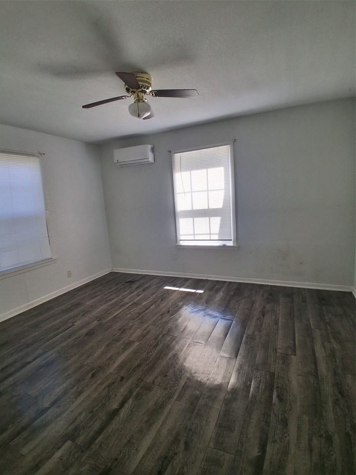 509 E Martin St - Photo 2 of 9