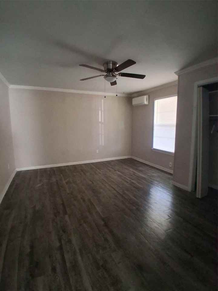 509 E Martin St - Photo 4 of 9