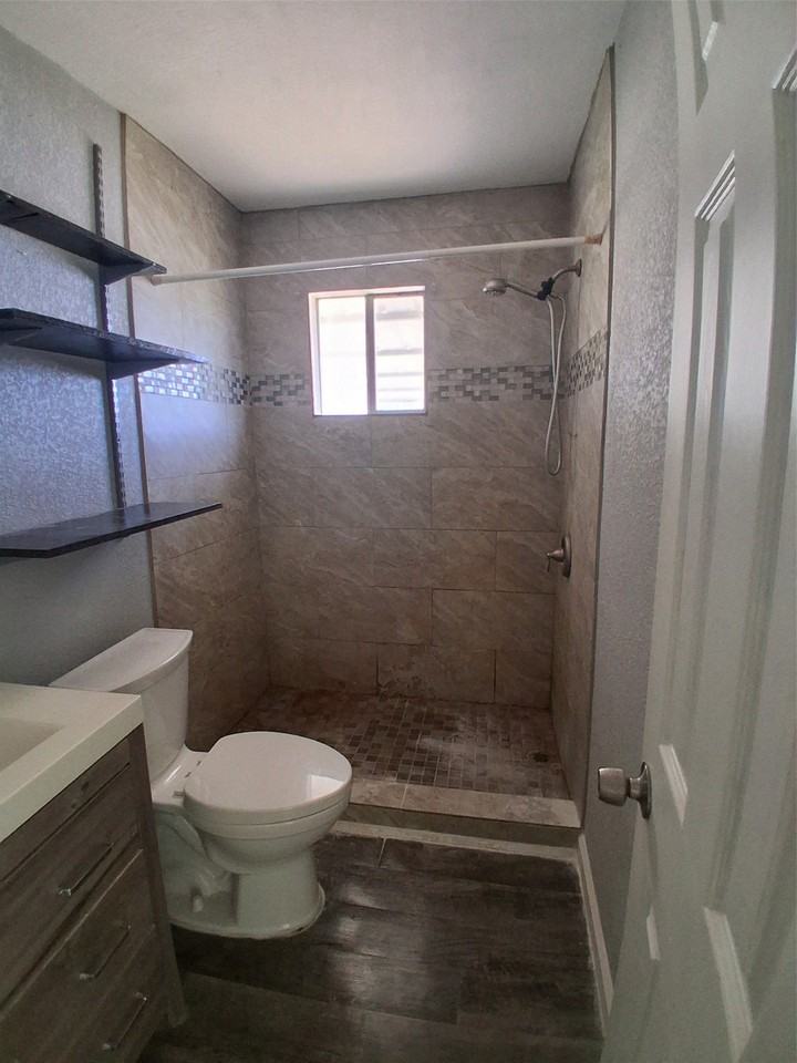 509 E Martin St - Photo 5 of 9