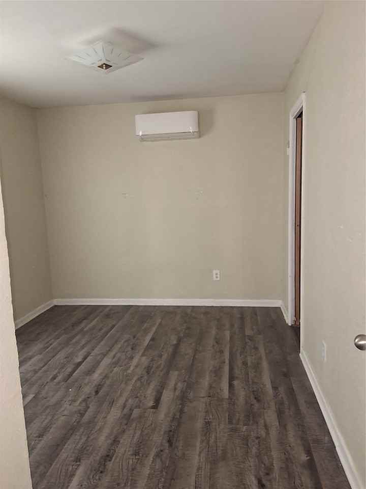 509 E Martin St - Photo 6 of 9