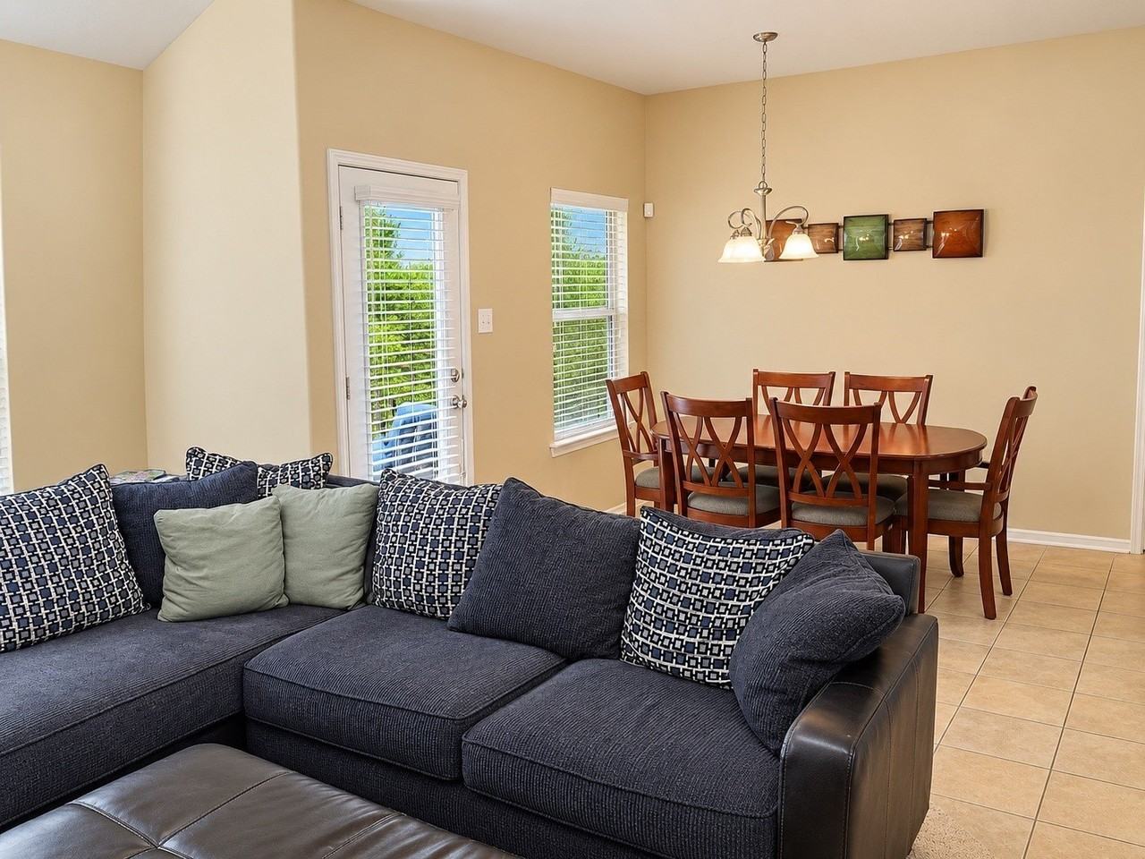 1121 Lake Hollow Dr - Photo 6 of 18