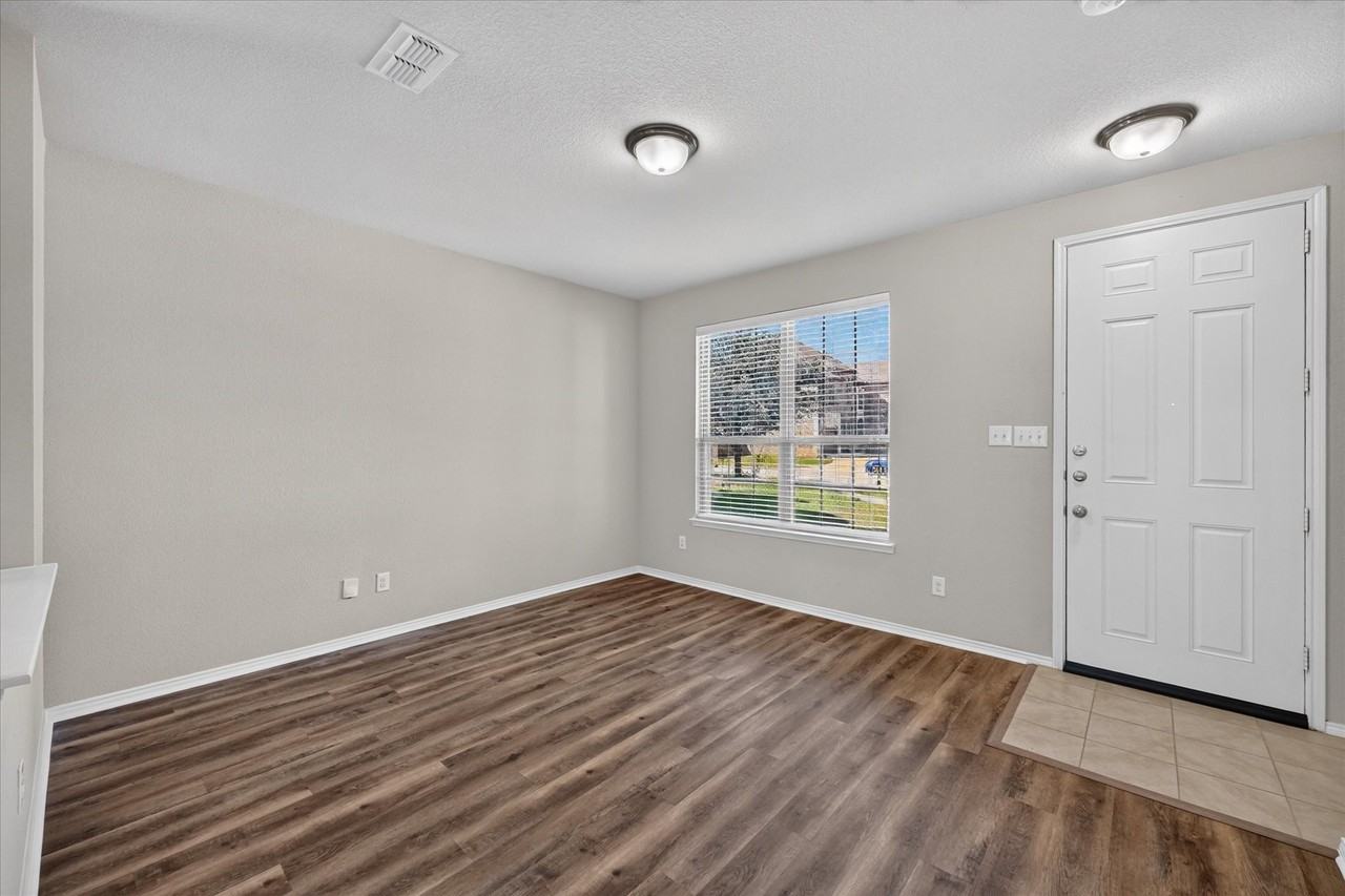 4140 Glen Abbey Dr - Photo 2 of 23