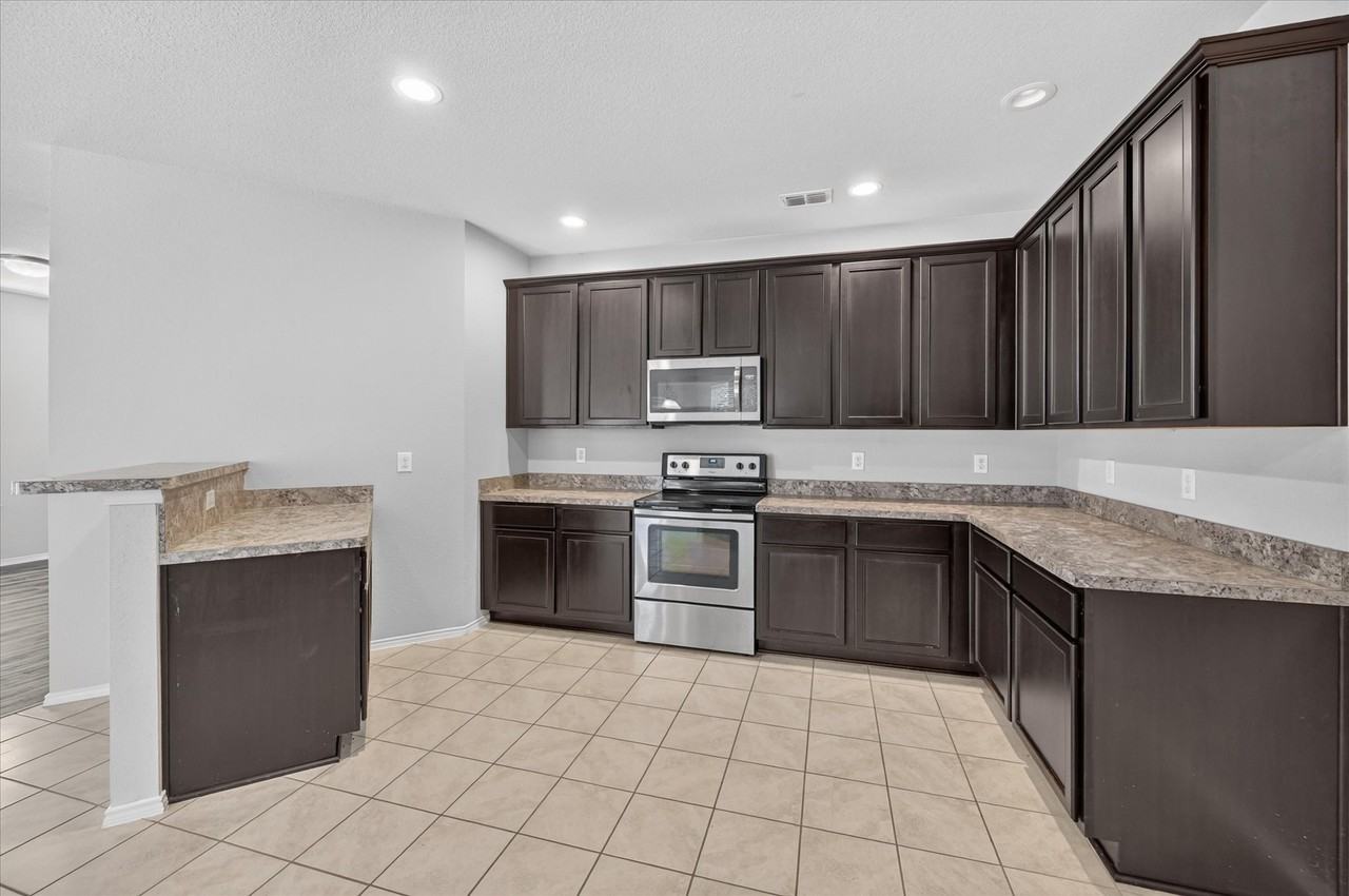 4140 Glen Abbey Dr - Photo 4 of 23
