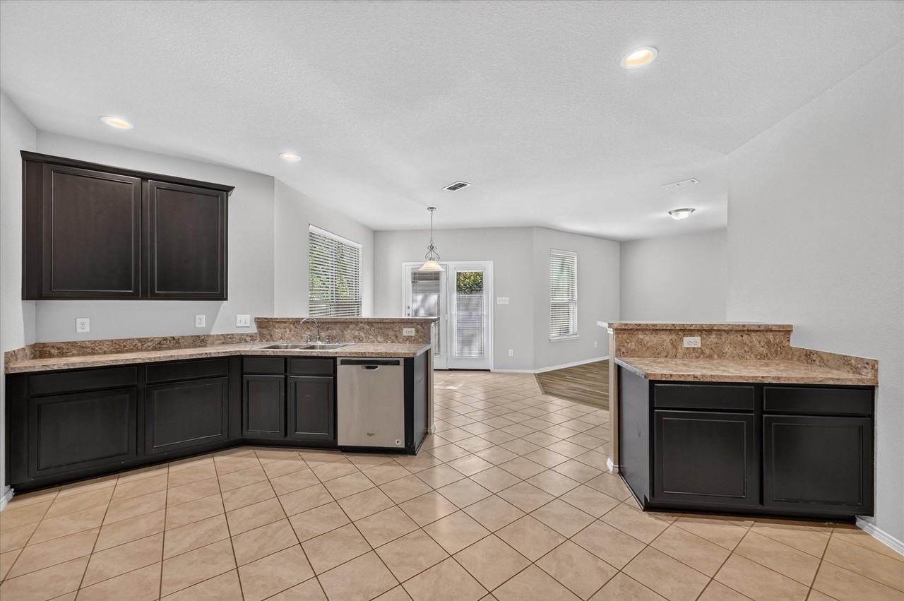 4140 Glen Abbey Dr - Photo 6 of 23