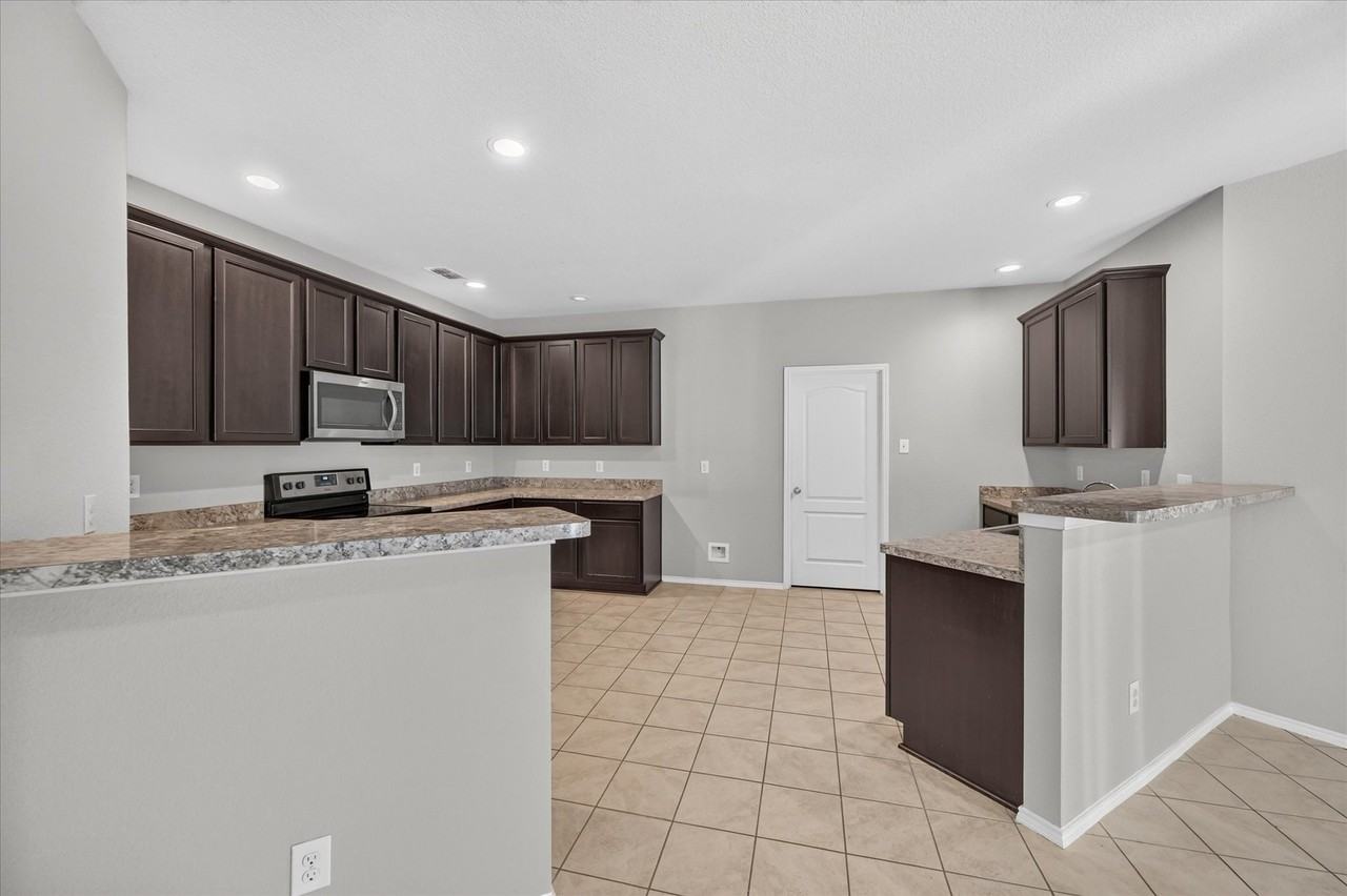 4140 Glen Abbey Dr - Photo 7 of 23