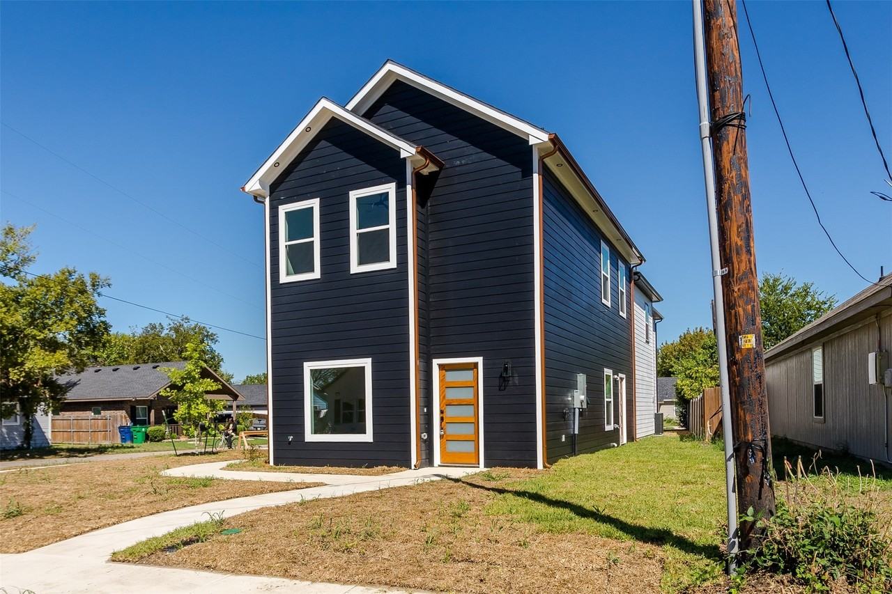 300 Henry St - Photo 2 of 29