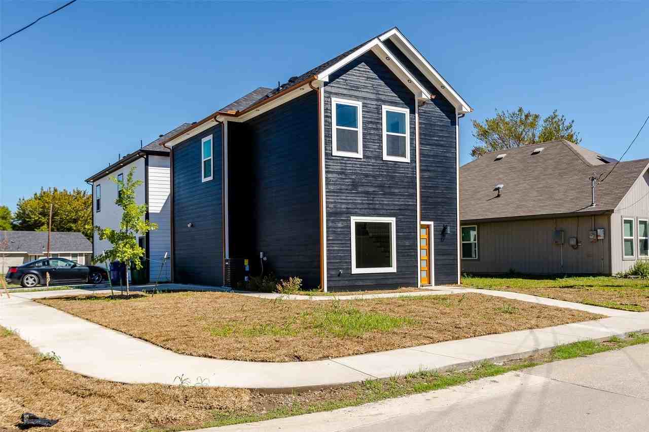 300 Henry St - Photo 3 of 29