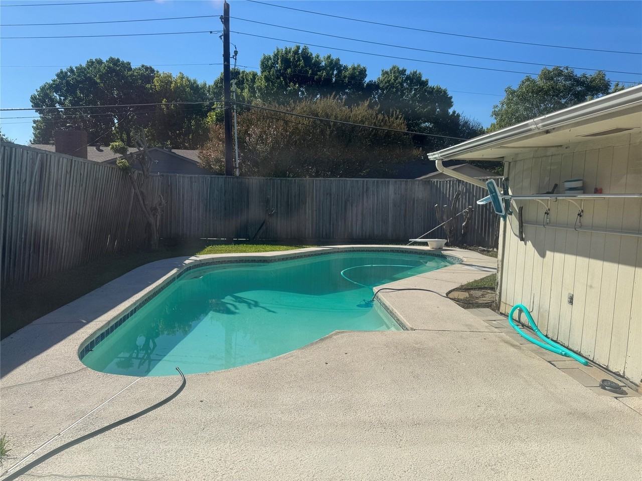 1715 Carolyn Way - Photo 3 of 22