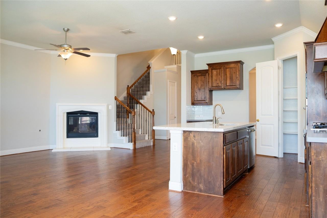 504 Pineview Dr - Photo 4 of 22